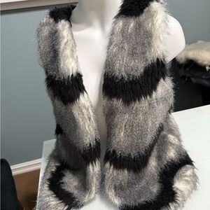 Elevenses Black and‎ Gray Fuzzy Vest